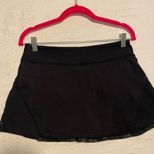 Sz 6 lululemon tennis/running skirt - excellent condition!